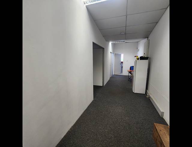 906M² WAREHOUSE TO LET IN GLEN ANIL
